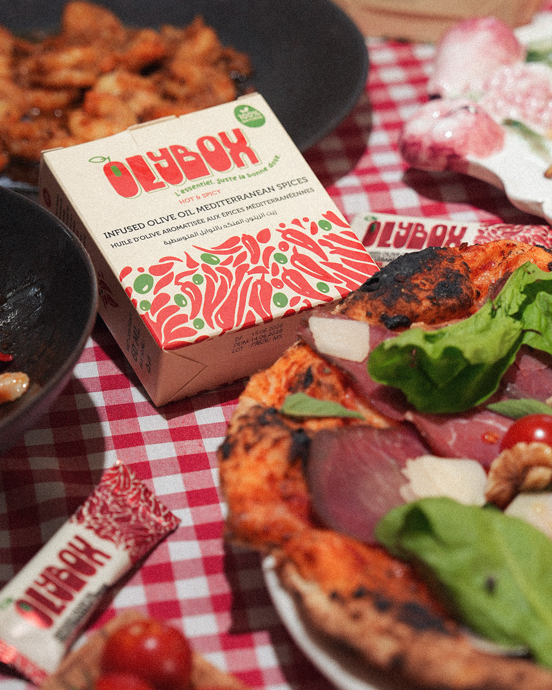 Huile d'olive Hot & Spicy OLYBOX sur pizza